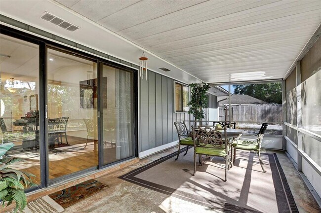 Building Photo - 700 Sunbury Ct