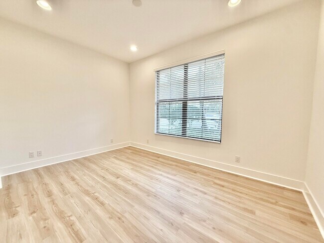 Building Photo - 3019 Franklin Pl