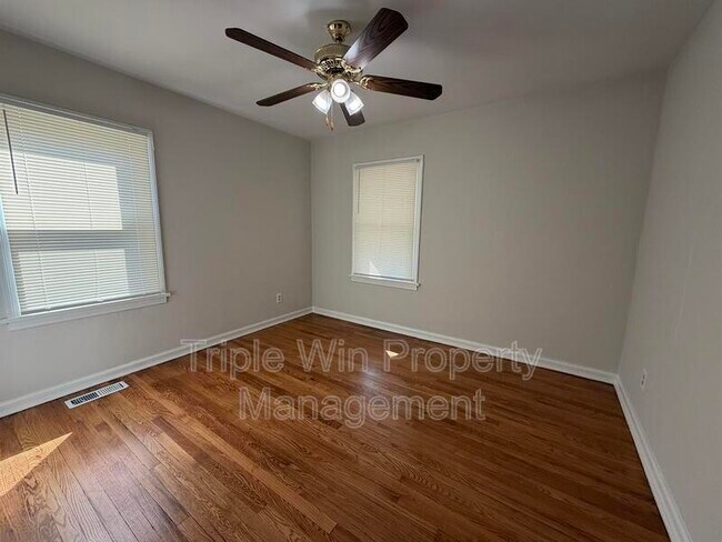 Building Photo - 8015 Aline Ave