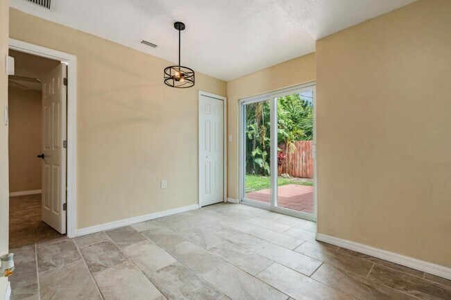 Building Photo - 10283 114th Terrace N