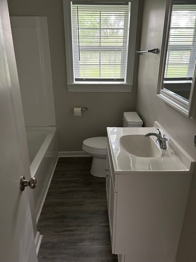 Building Photo - 3 bedroom, two bath home for rent