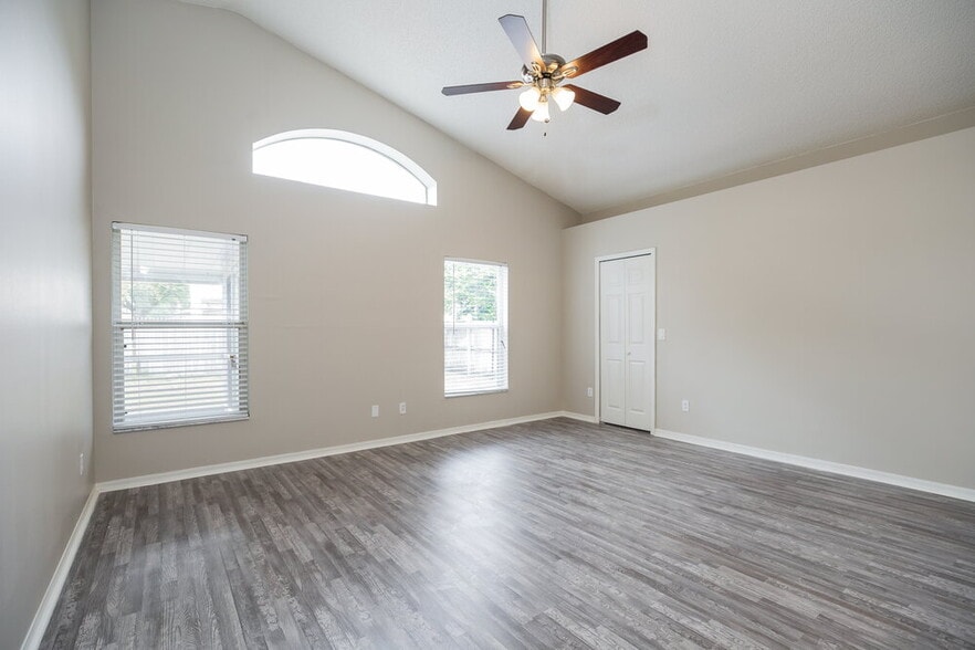 Building Photo - 15833 Pine Lily Ct