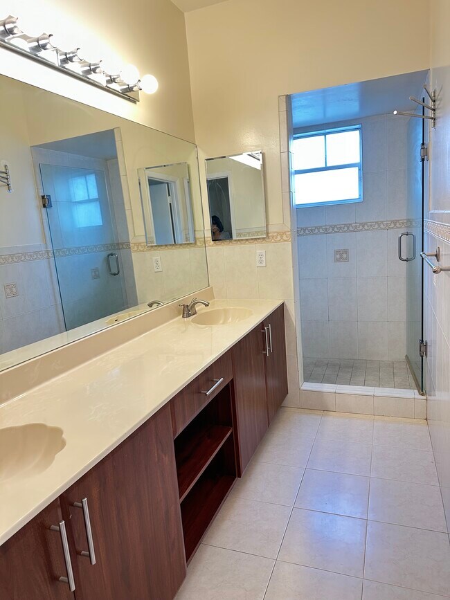 Building Photo - 5773 NW 99th Ave