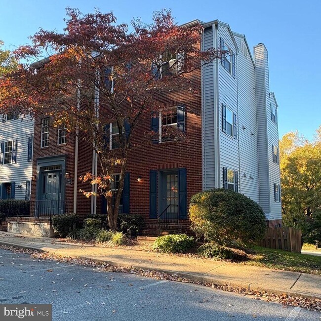 Building Photo - 1430 Greendale Ct