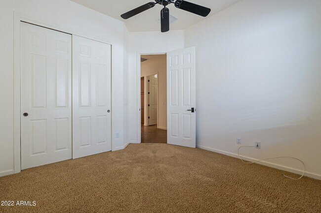 Building Photo - 734 W Juniper Ln