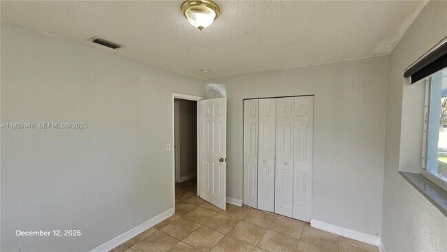 Building Photo - 1040 N 70th Ave