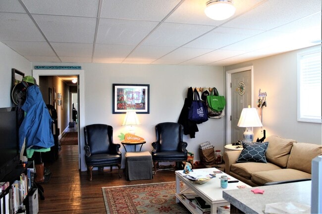 Building Photo - Downtown Apartment