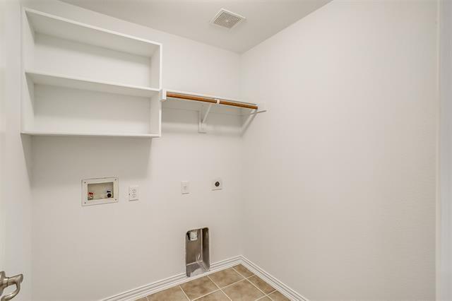 Building Photo - 2692 Lake Ridge Dr