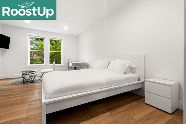 Building Photo - New RoostUp Furnished Private Bedroom with...