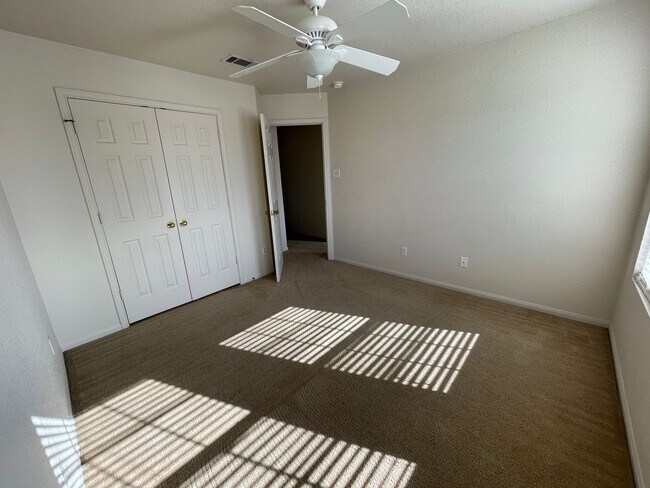 Building Photo - 4 Bedroom 2.5 Bathroom House For Rent In Killeen