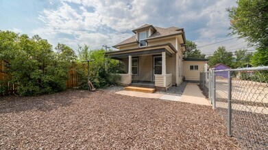 Building Photo - Cute OCC Cottage