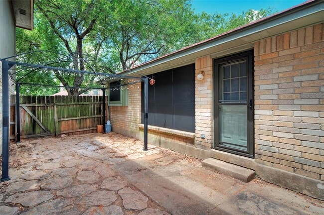 Building Photo - 14400 Levering St