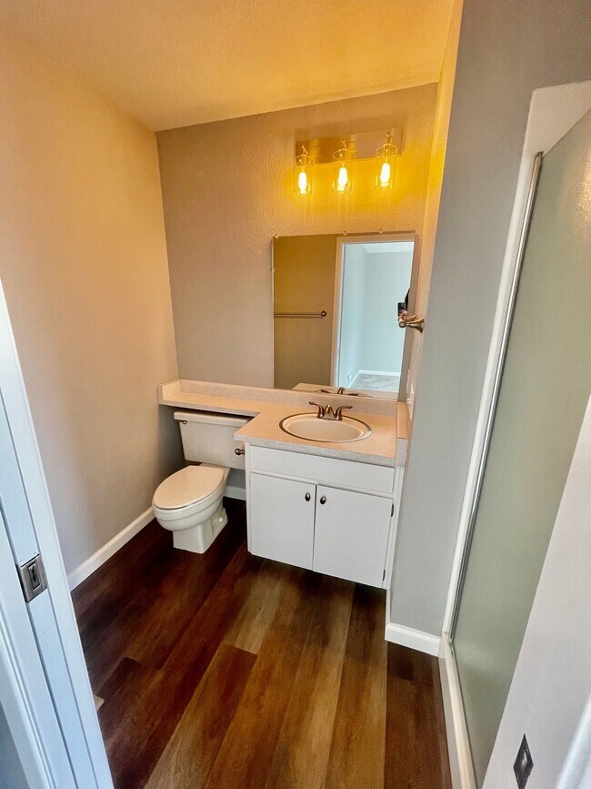 Building Photo - 204 Rockwood Dr