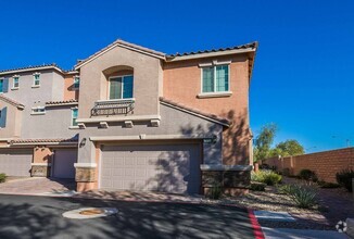 Building Photo - Gorgeous 3 Bedroom Townhome in a Gated Com...