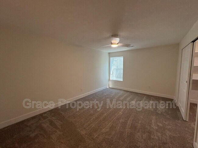 Building Photo - 352 Galapago St