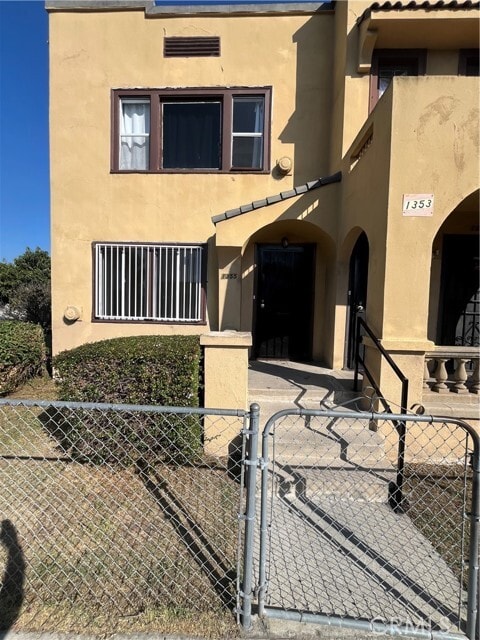 Building Photo - 1355 W 49th St