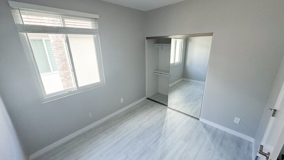 Building Photo - 608 Silver Berry Pl