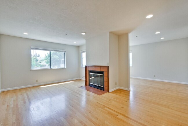 Building Photo - Condo Near Cupertino High | Updated Kitche...