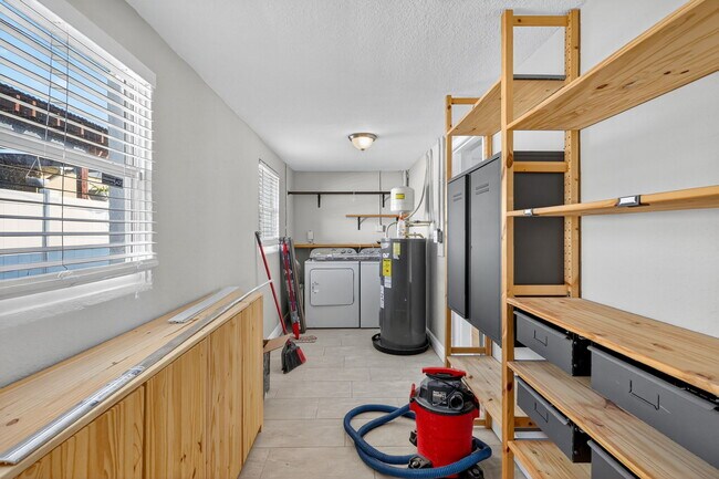 Building Photo - 541 40th Ave NE