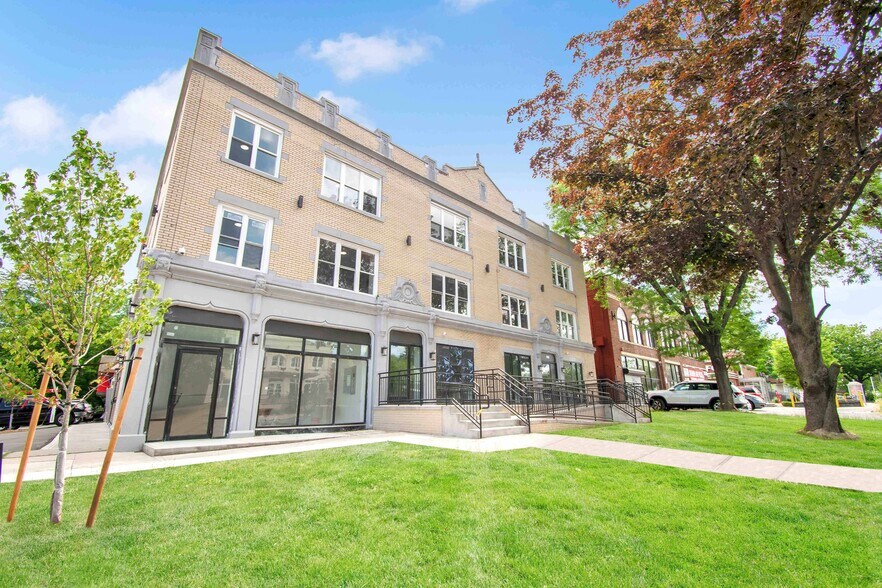 Building Photo - 479 Farmington Ave