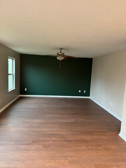 Building Photo - 983 Bandanna Dr