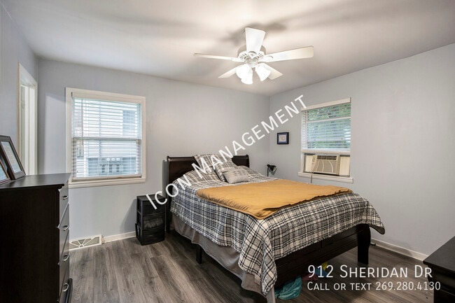 Building Photo - 912 Sheridan Dr