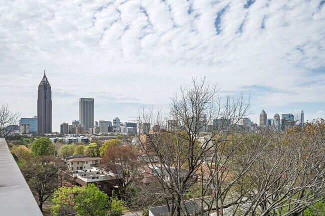 Building Photo - 542 Boulevard NE