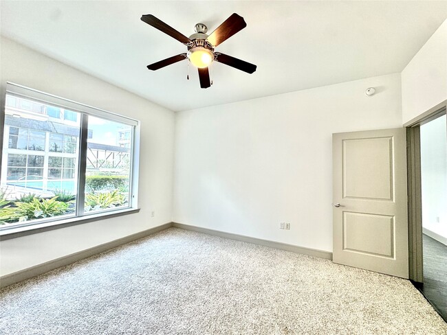 Building Photo - 2111 Westheimer Rd