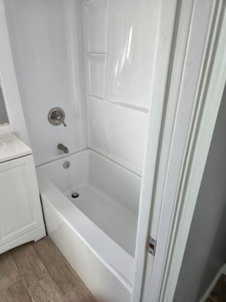 Building Photo - 4010-4014 Rockwood St