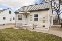 Building Photo - Cozy 2 Bedroom SE Rochester Home with Incredible Yard!