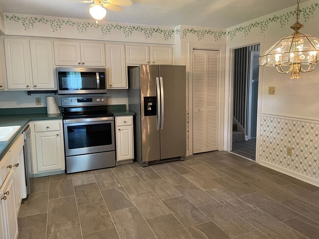 Building Photo - River Bend Rental