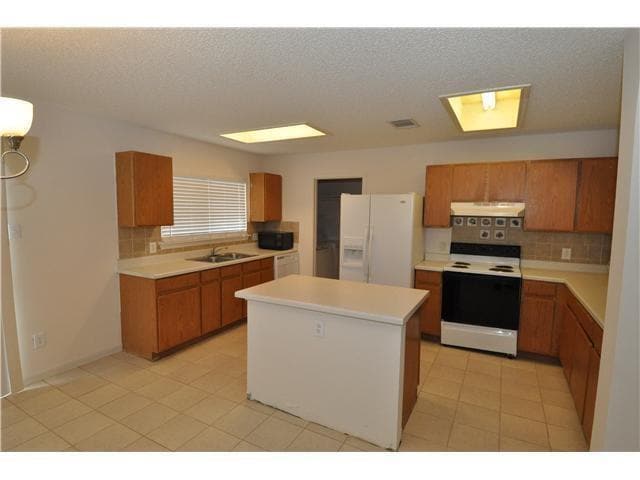 Building Photo - 2647 Andres Way
