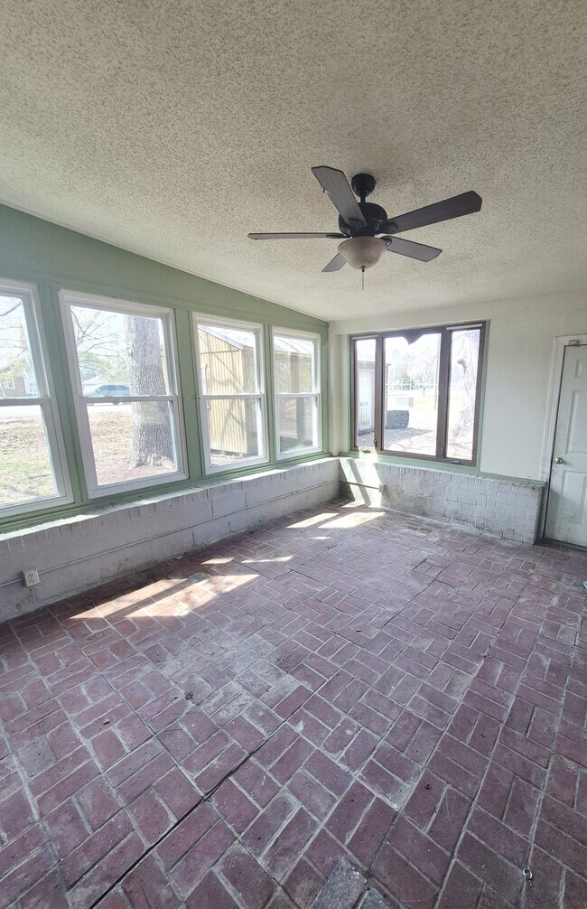 Building Photo - 5140 Alberene Rd