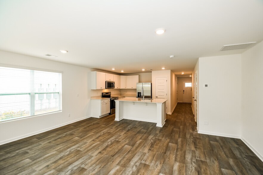 Building Photo - 7 Striker Rd