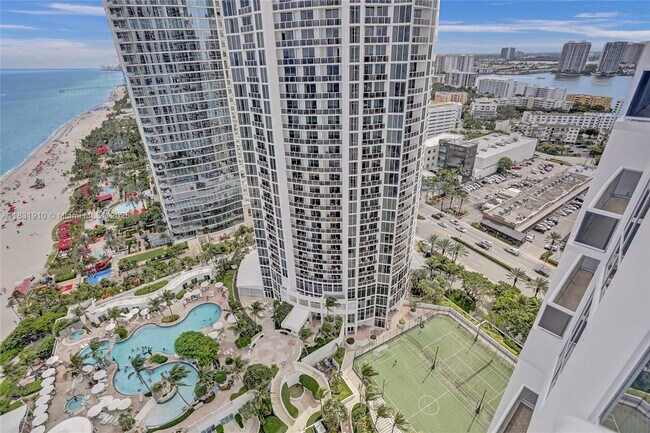 Building Photo - 18101 Collins Ave