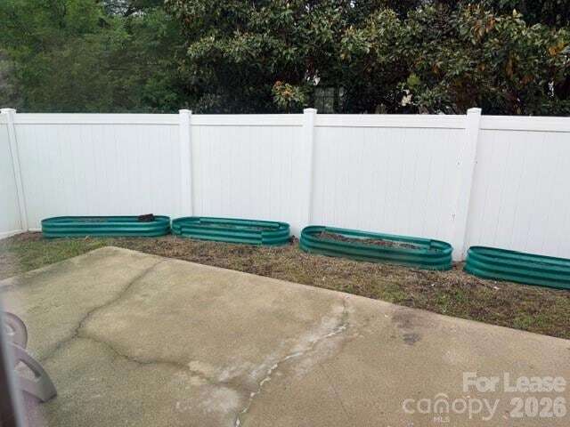 Building Photo - 16855 Greenlawn Hills Ct