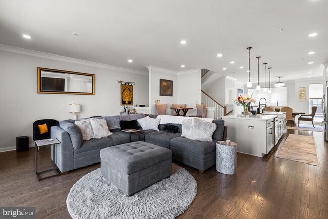 Building Photo - 619 Glenn Lk Dr