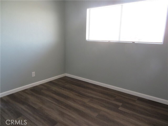 Building Photo - 1151 W 9th St