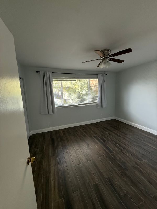 Building Photo - 2877 NE 15th St