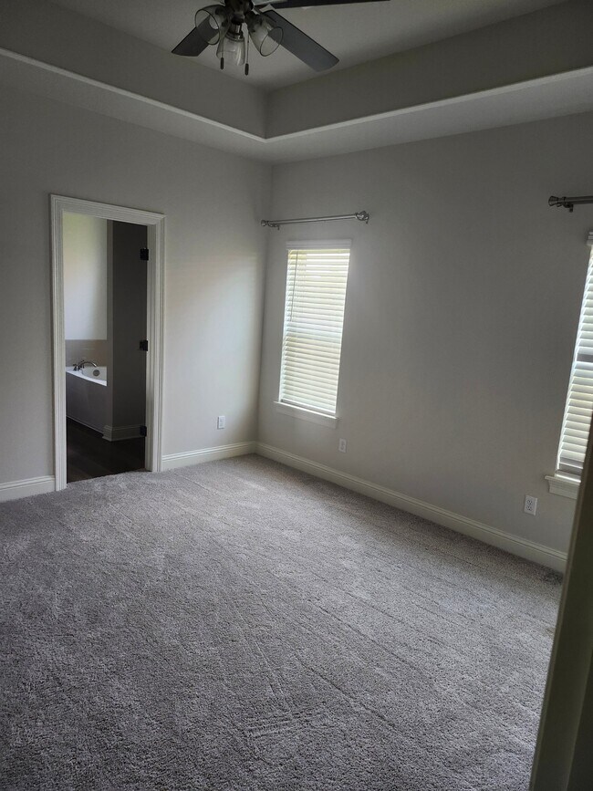 Building Photo - 4815 Bogey Ln