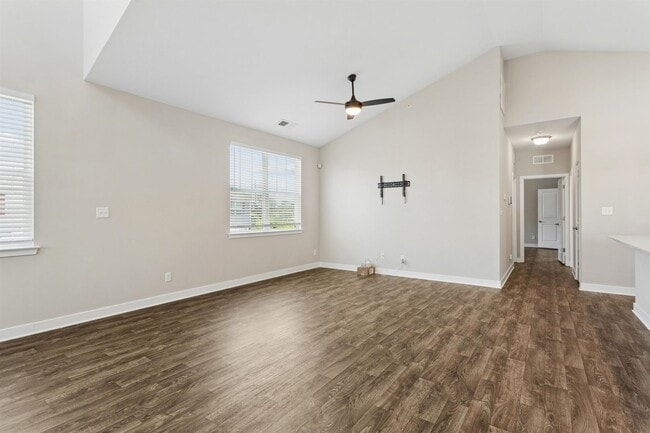 Building Photo - End Unit 2BR Condo with Garage, Balcony & Open Living