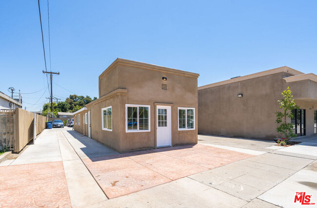 Building Photo - 2742 Santa Anita Ave