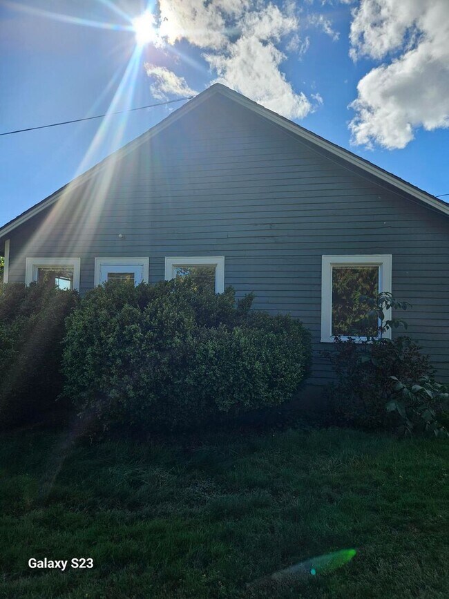 Building Photo - Charming Country Home in Silver Creek