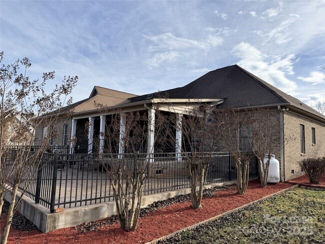 Building Photo - 5919 Newell Dr