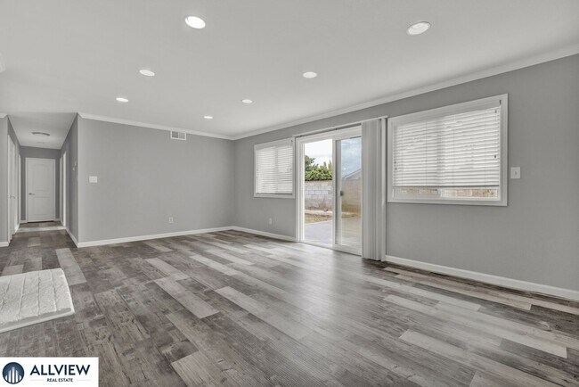 Building Photo - Serra Mesa 3 Bedroom Home with Private Yard & Oversized 2-Car Garage