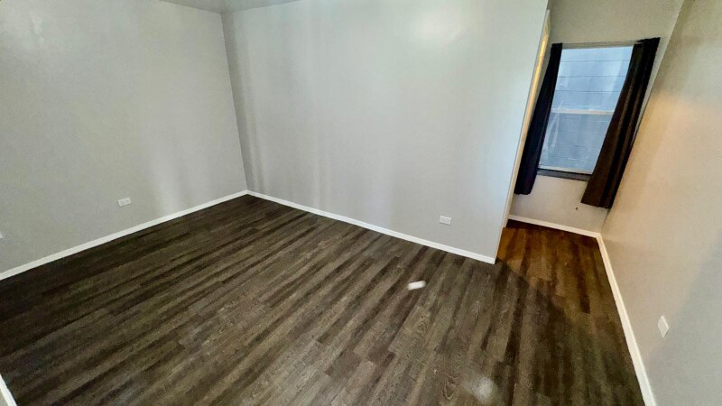 Building Photo - 1360 W Evergreen Ave