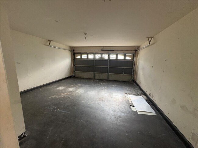 Building Photo - 7908 Rosenberry Dr