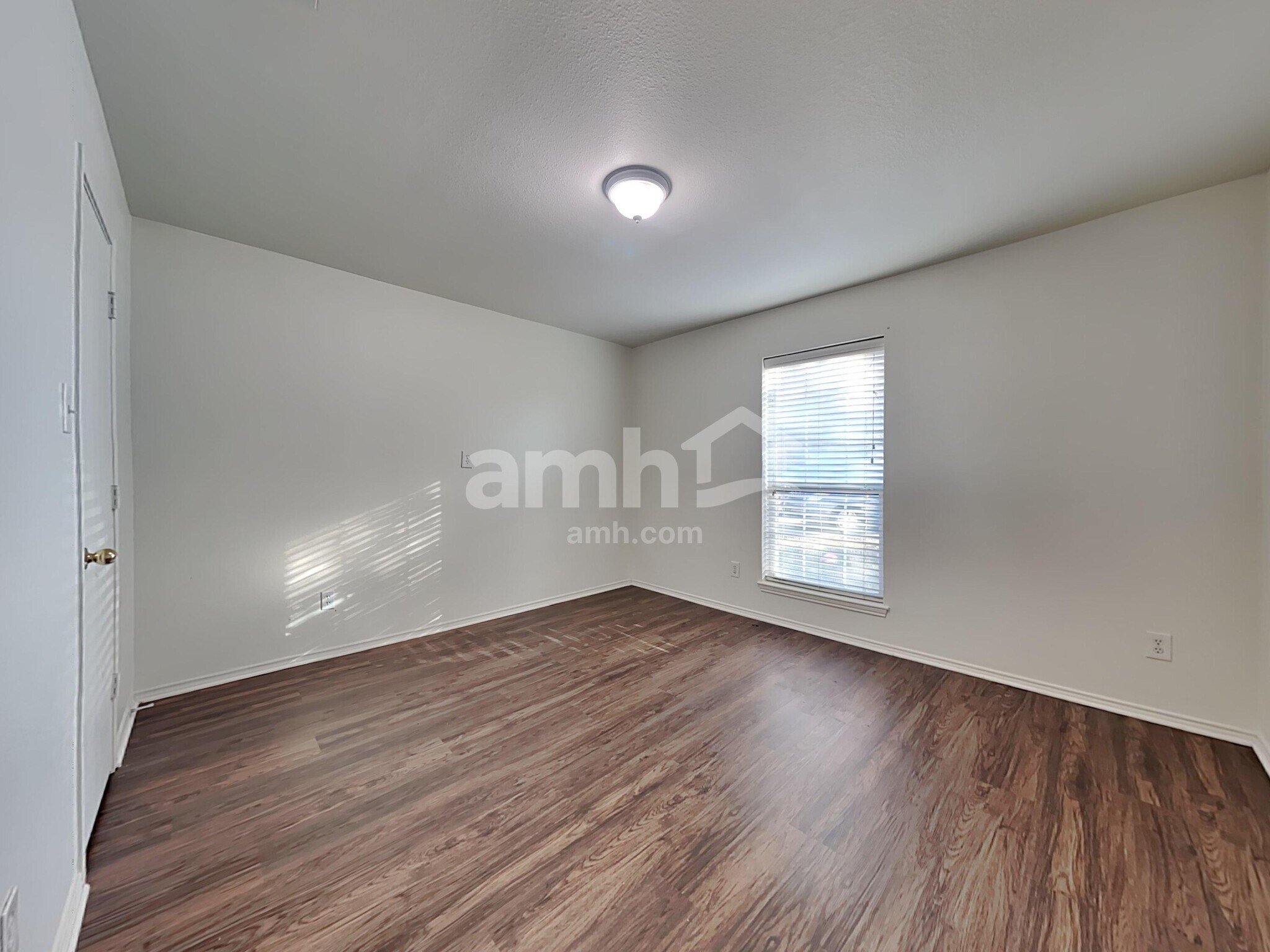 Building Photo - 512 Timber Dr