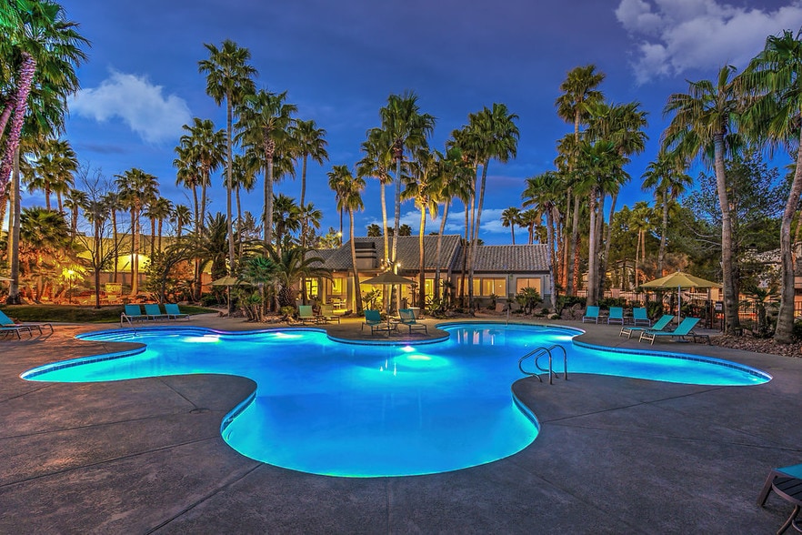 Building Photo - Capri North & South