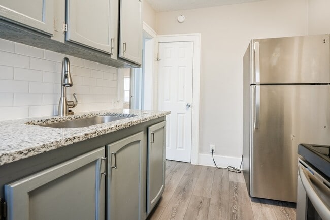 Building Photo - 226 E Fairview Ave